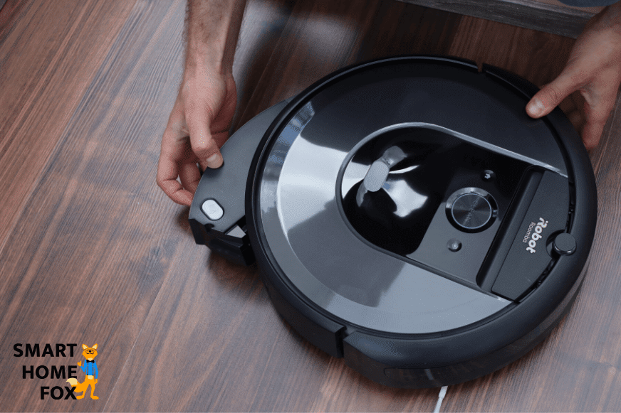 Removing the Roomba i7+’s dust container